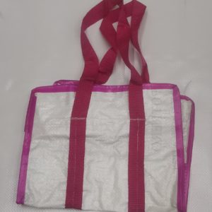 MALETA DE RAFIA # 25-( frente 25cm X alto 18cm X 17cm)