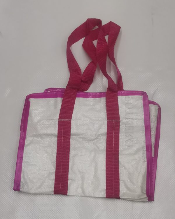 MALETA DE RAFIA # 25-( frente 25cm X alto 18cm X 17cm)